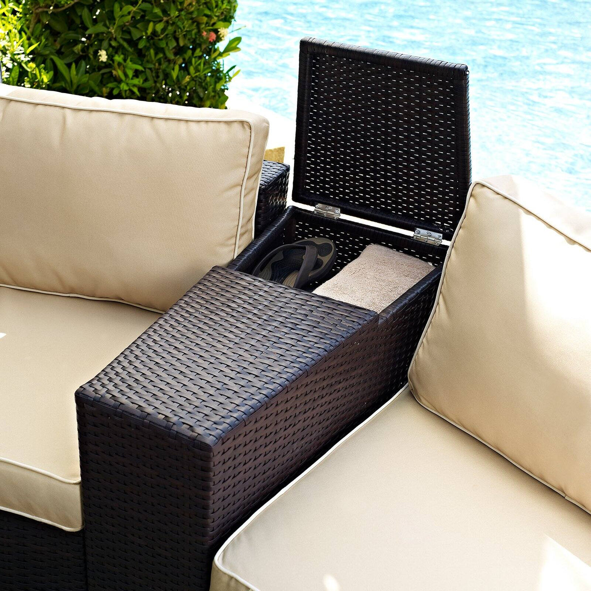 Brown Wicker Patio Arm End Table V261