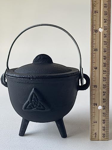 Cast Iron Cauldron with Lid and Handle Z4758