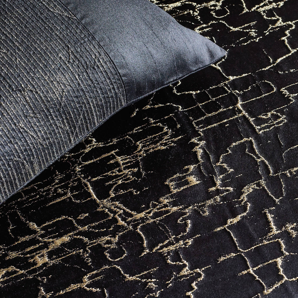 Onyx Standard Sham - Black L2387