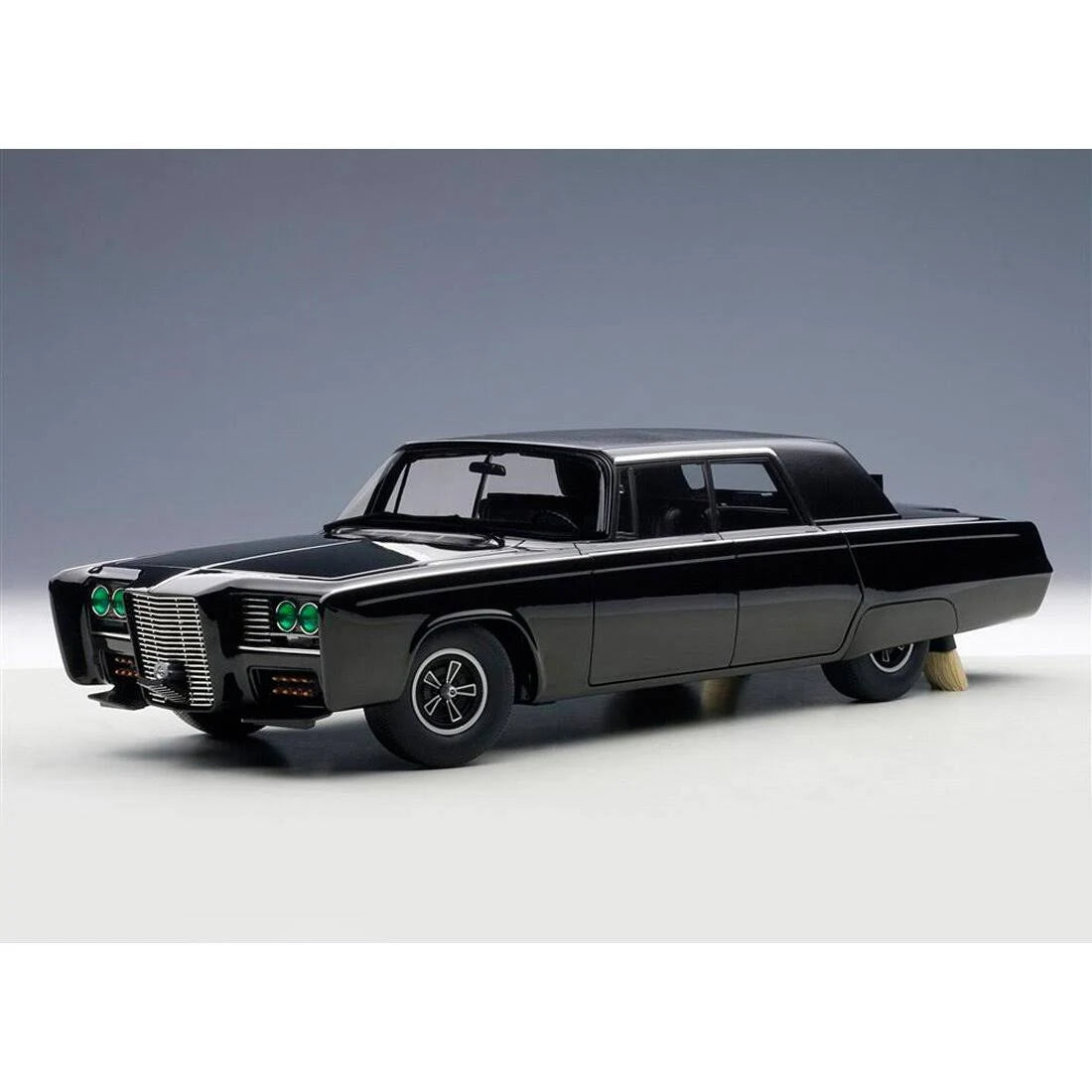 Black 1/18 Diecast Model Car M481190