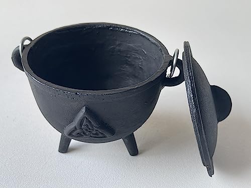 Cast Iron Cauldron with Lid and Handle Z4758