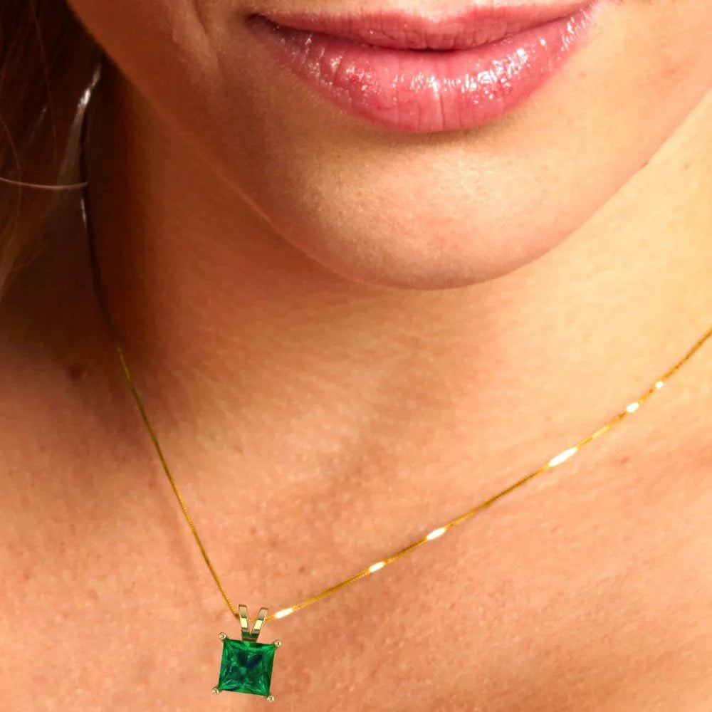 18K Yellow Gold Pendant with 16" Chain P453
