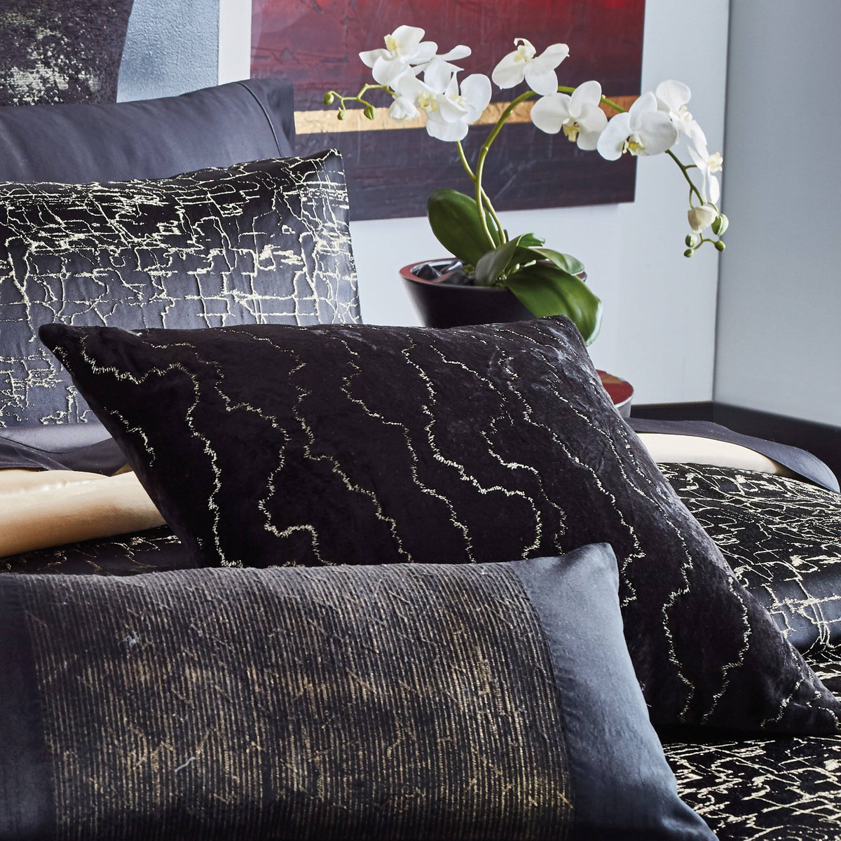 Onyx Standard Sham - Black L2387