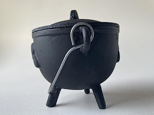 Cast Iron Cauldron with Lid and Handle Z4758