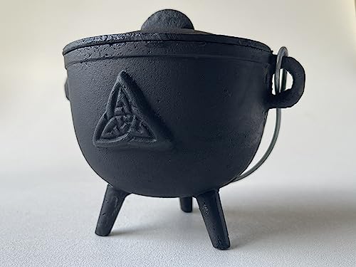 Cast Iron Cauldron with Lid and Handle Z4758